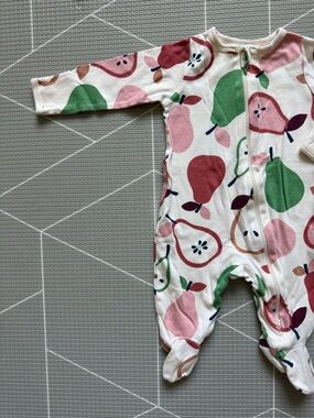 Wonder nation|Baby gender neutral White Footed One-piece,fruit:pear print•••0-3M